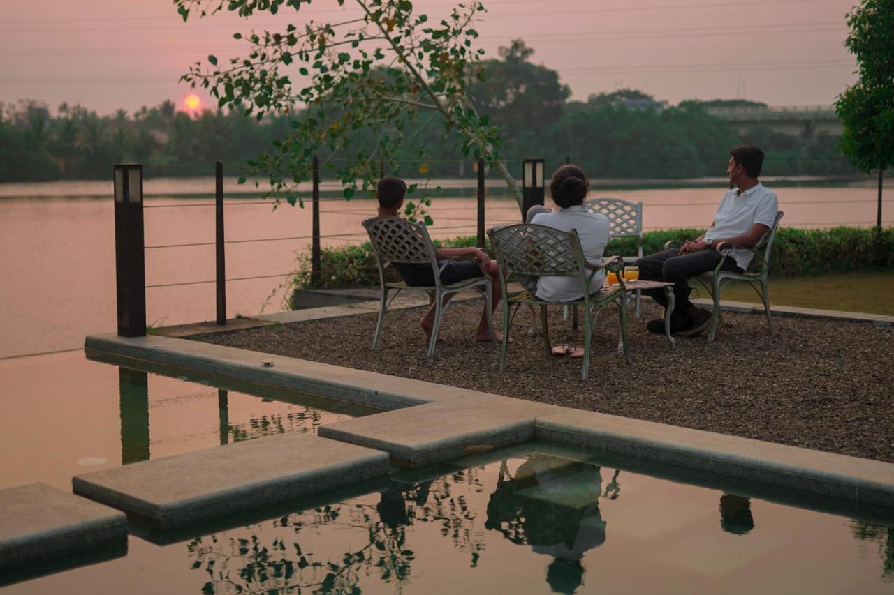 Anaya'S Lake House Kochi エクステリア 写真
